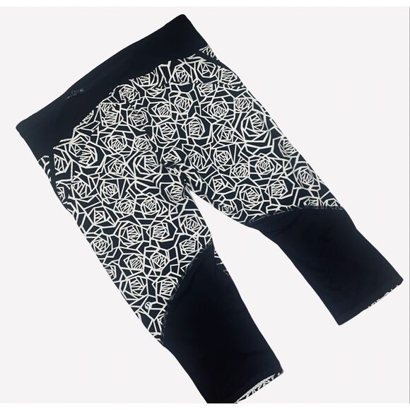 Lululemon Posey Floral Crops - Picture 7 of 12